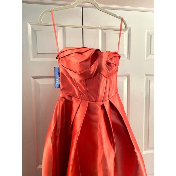 NWT Abby Paris 90185, Coral Corset lace up Ballgown, 8, 298$ - Picture 4 of 8